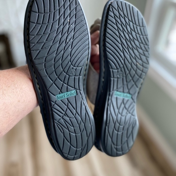 JOSEF SEIBEL leather Sandal silver strap w/ single flower accent size 9-9.5 - Picture 12 of 12